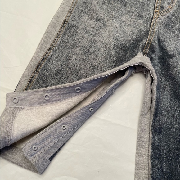 👶 Levi’s Baby Onesie: Denim Overall Print -  Size 12 Month 👶 - Picture 4 of 9